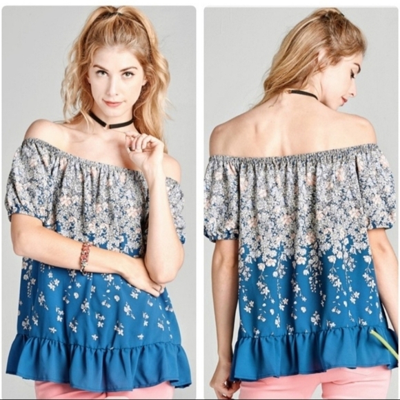 boutique Tops - HP🔥🔥NWT FLORAL OFF SHOULDER TOP